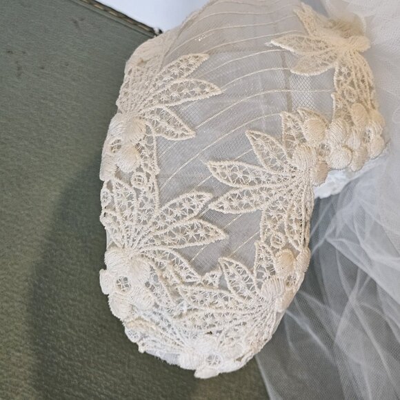 1940s 50s Juliet Cap Veil Crochet Floral Lace Wired For Updo White 4 Layer Tulle main image 12